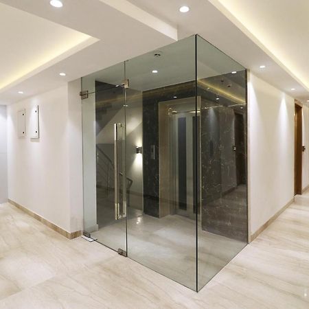 Capital O Hotel Star Inn Near Chhatarpur Metro Station Ню Делхи Екстериор снимка