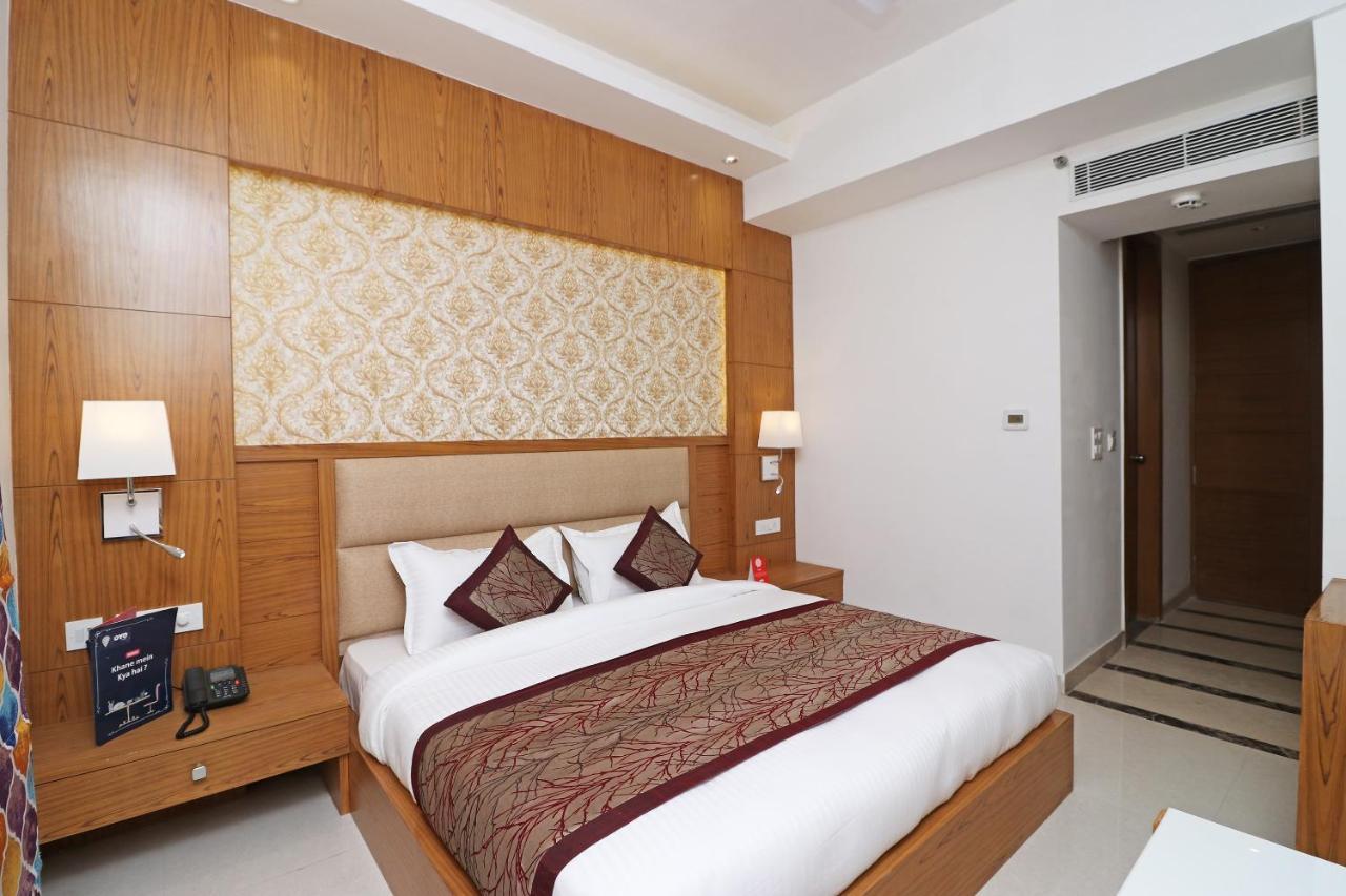 Capital O Hotel Star Inn Near Chhatarpur Metro Station Ню Делхи Екстериор снимка